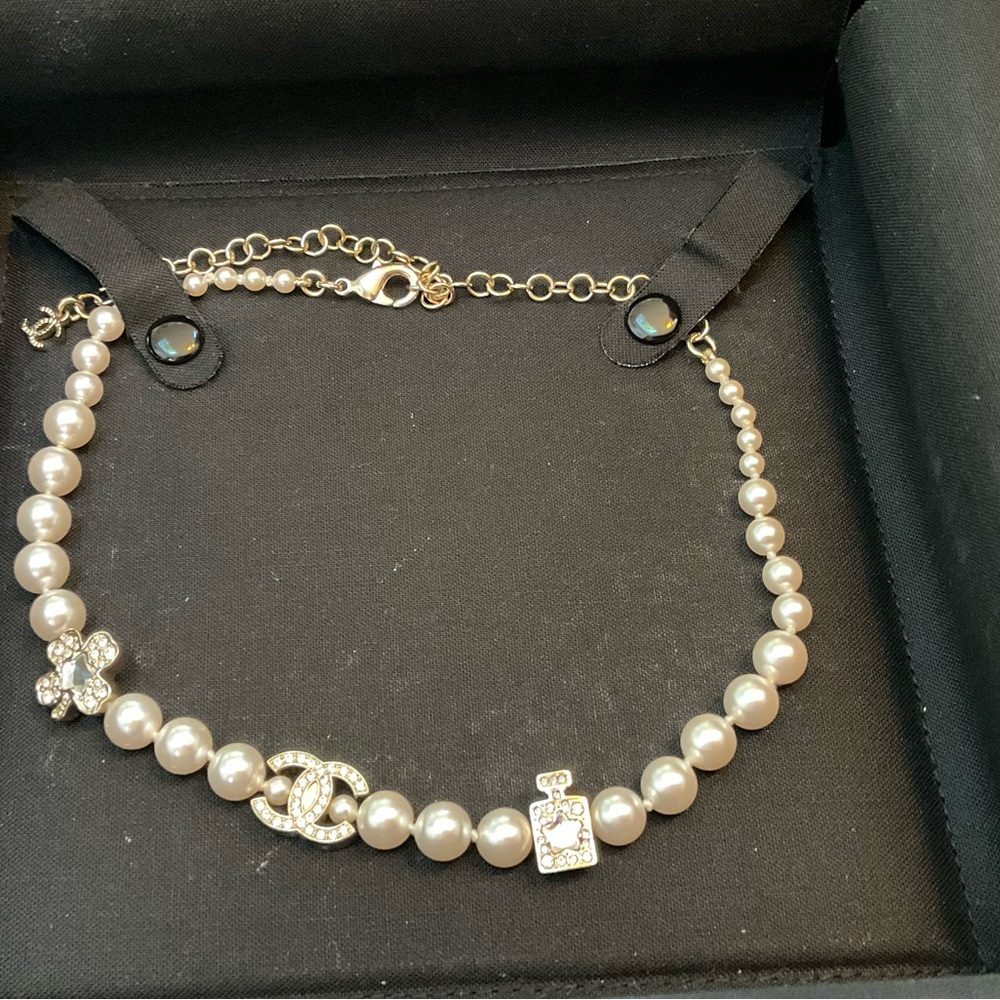 CHANEL CHOKER NECKLACE NWT AUTHENTIC